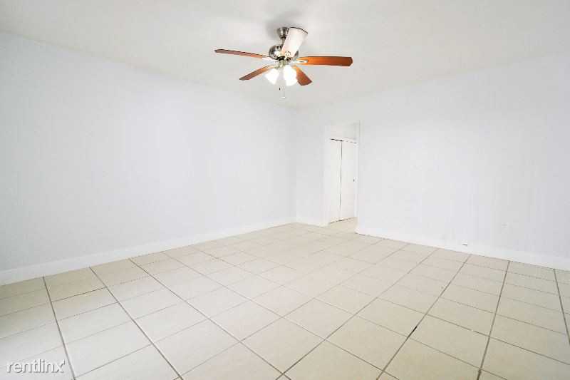 7931 East Dr. - Photo 3 of 22