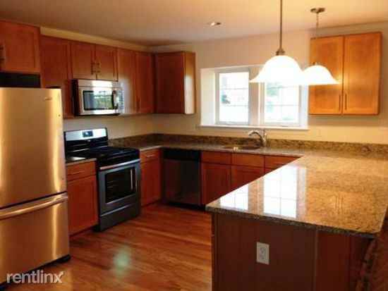 8 Bates St #B - Photo 2 of 5