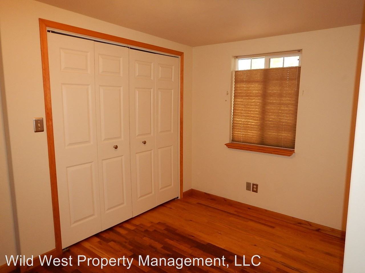 528 SE 4th St - Photo 3 of 10