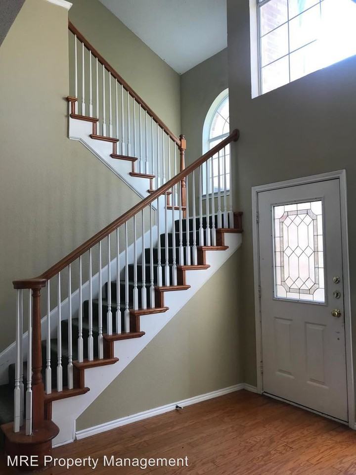 8508 Garden Springs Dr - Photo 2 of 17