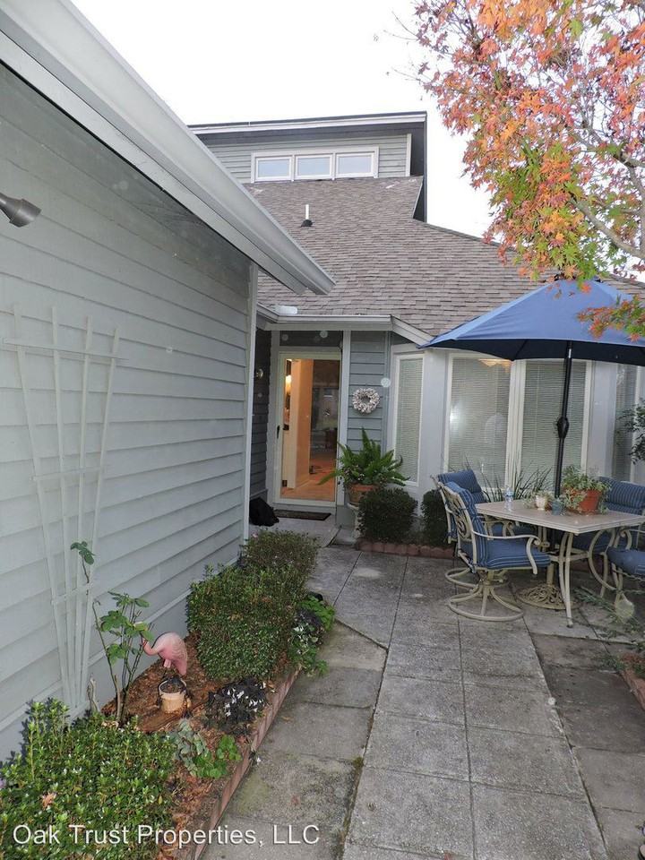 202 2 Loch Pl - Photo 3 of 17