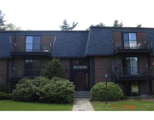 9 Stoneybrook Dr #4 - Photo 2 of 7