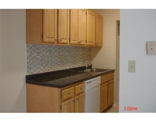 9 Stoneybrook Dr #4 - Photo 3 of 7