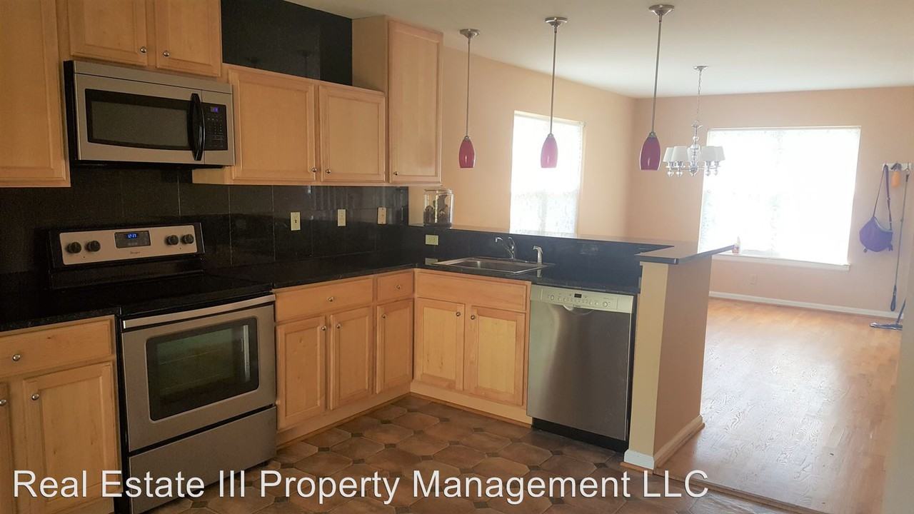 915 Bolling Ave - Photo 2 of 19