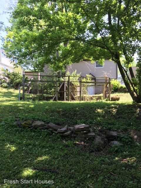 302 Newcastle Rd - Photo 2 of 10