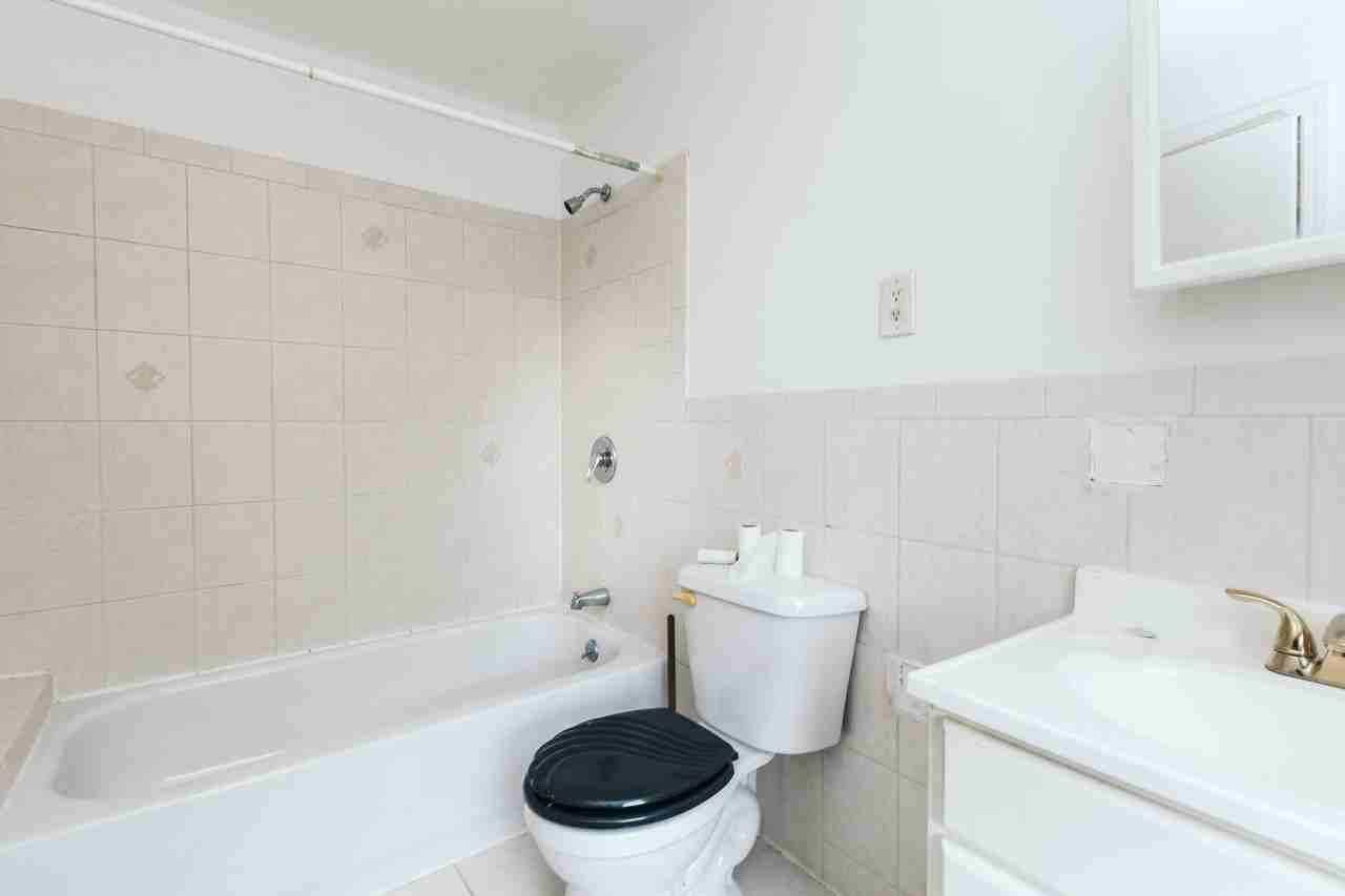 318 Hart Street #13NL