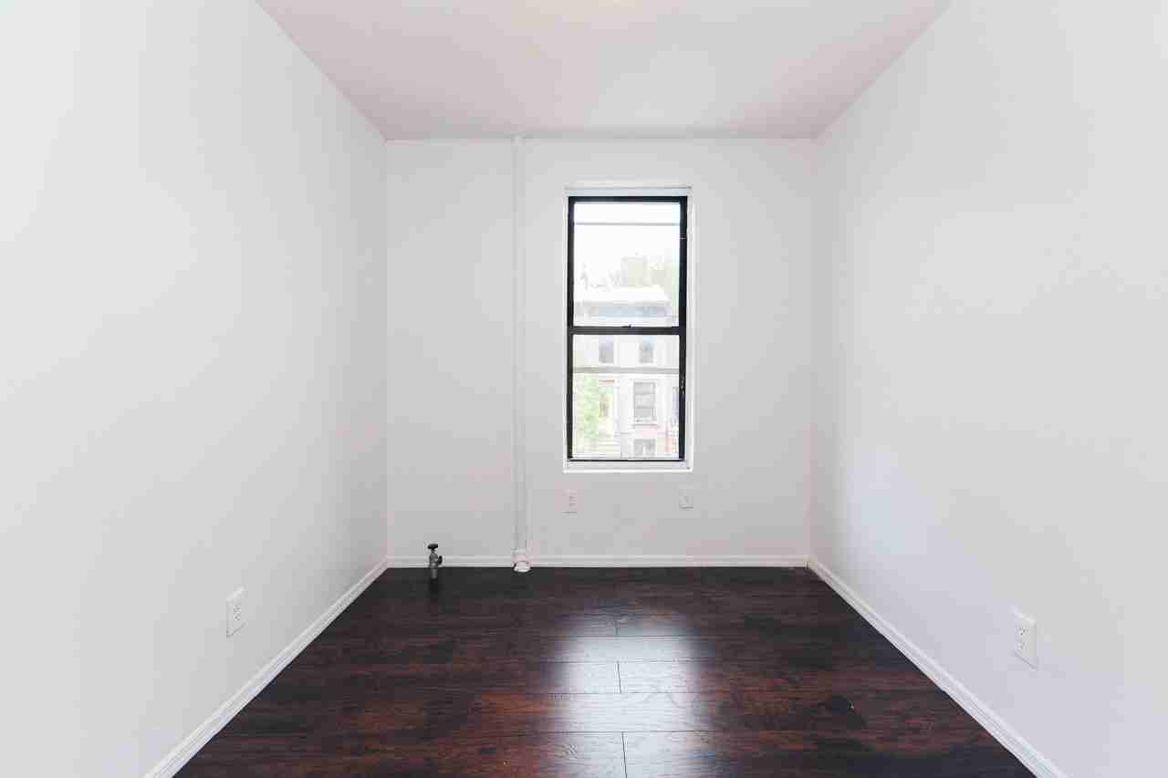 318 Hart Street #18YW