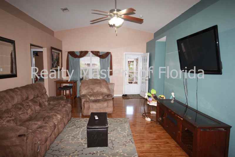 5031 Cocoa Dr - Photo 2 of 19