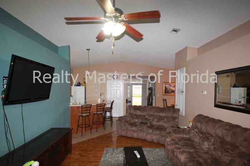 5031 Cocoa Dr - Photo 3 of 19