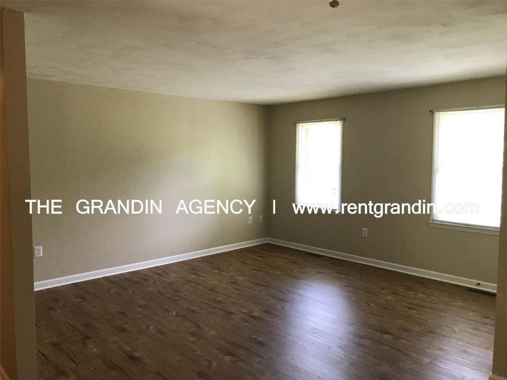 2422 Mt Pleasant Blvd SE - Photo 3 of 19