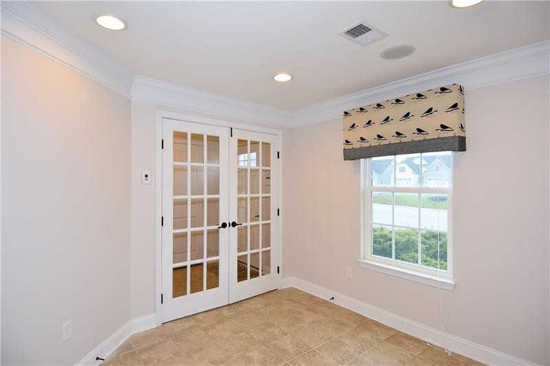 1932 Georgetown Dr - Photo 3 of 19