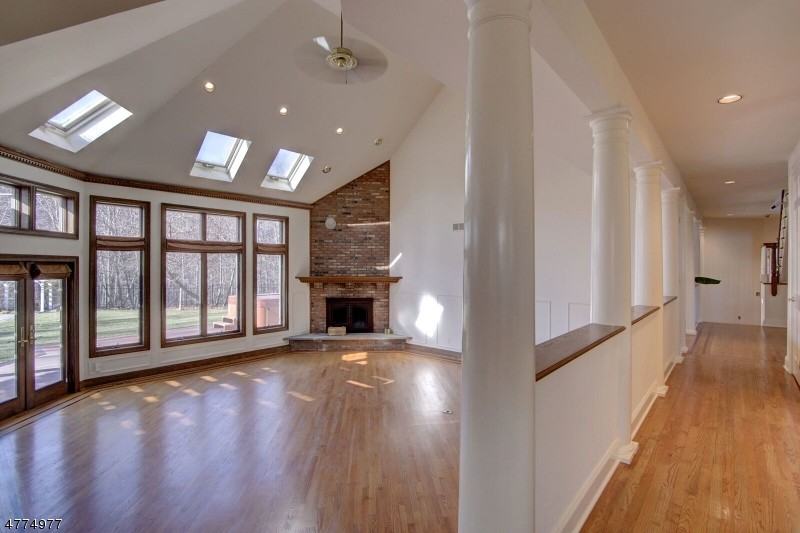 802 W Shore Dr - Photo 3 of 24