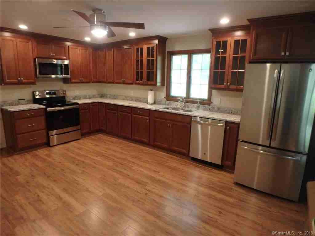 39 Peck Hill Rd - Photo 3 of 20