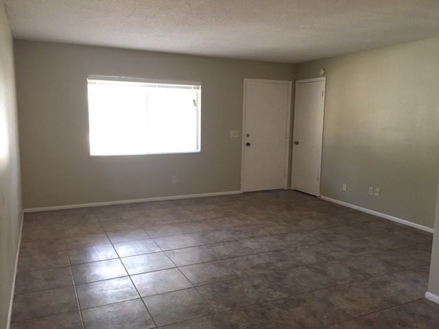 4729 Carmel St - Photo 2 of 21