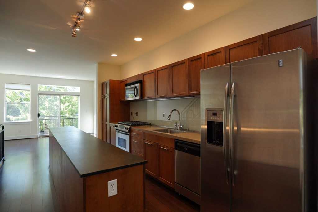 2804 S Columbian Way - Photo 2 of 20