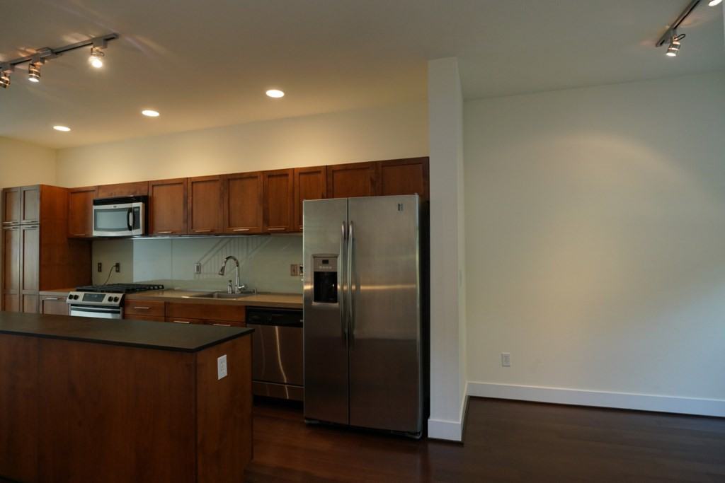 2804 S Columbian Way - Photo 3 of 20