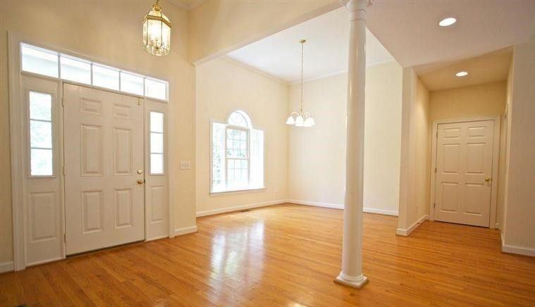 8721 Lincolnshire Ln - Photo 3 of 20