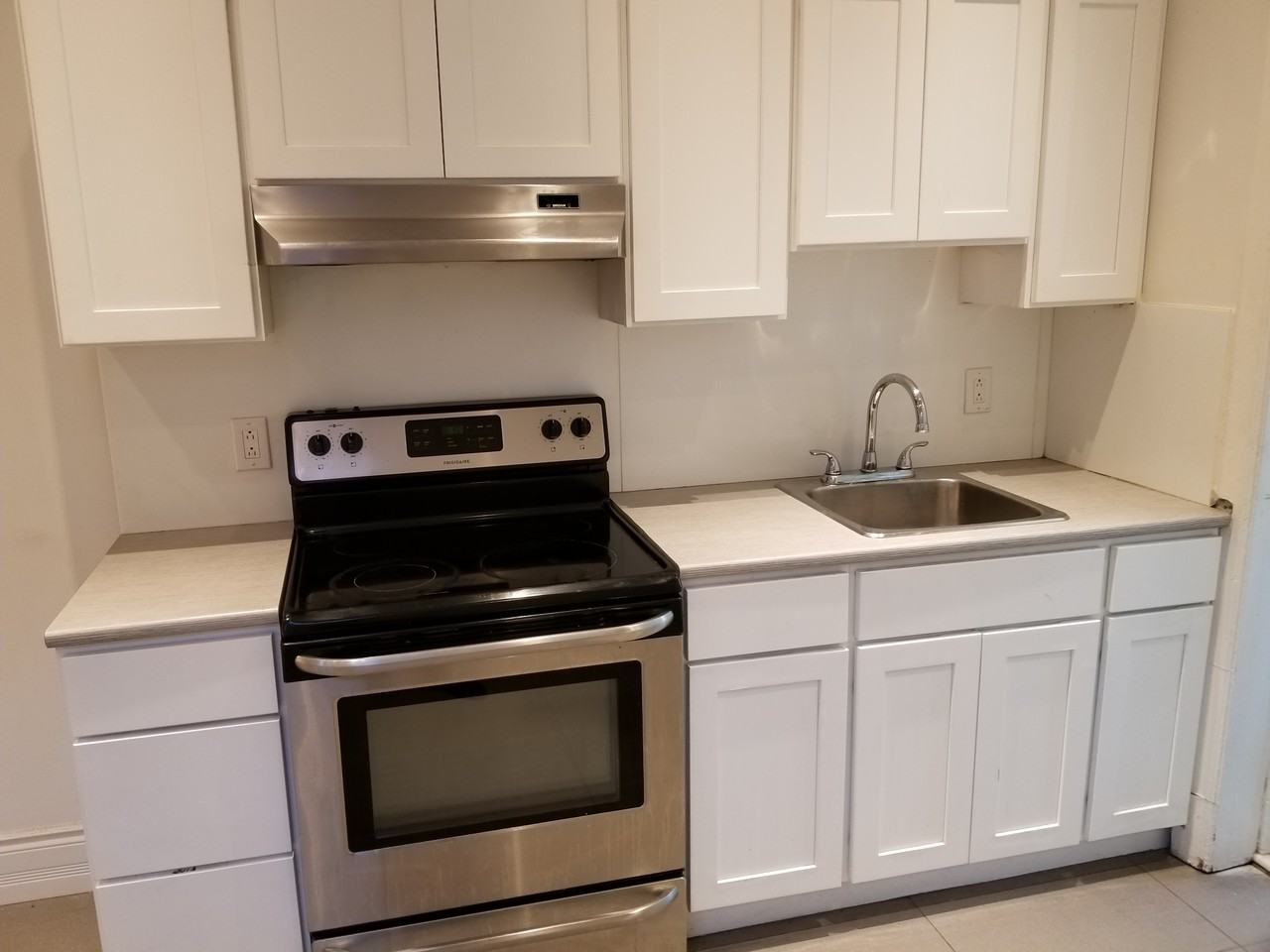 5238 Chemin Queen Mary #3 - Photo 2 of 20