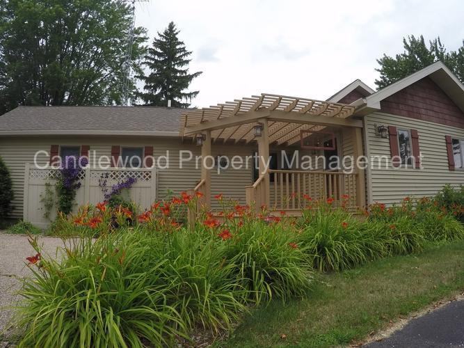 5753 Birch Dr - Photo 3 of 18