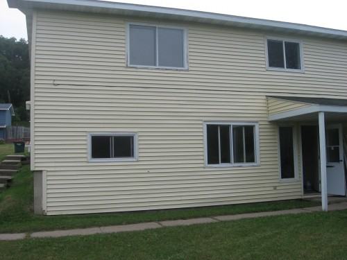 1348 Oakview Dr - Photo 3 of 4