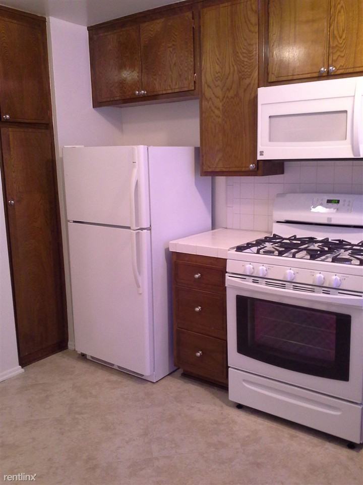 10938 Rose Ave - Photo 3 of 9