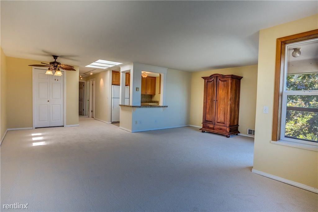 740 N 32nd St - Photo 3 of 8