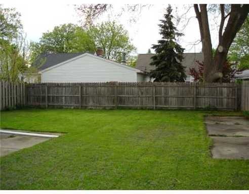 1410 Poxson Ave - Photo 2 of 14