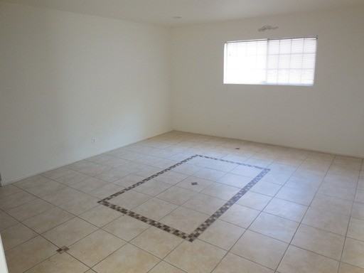 44533 Hanstead Ave - Photo 2 of 11