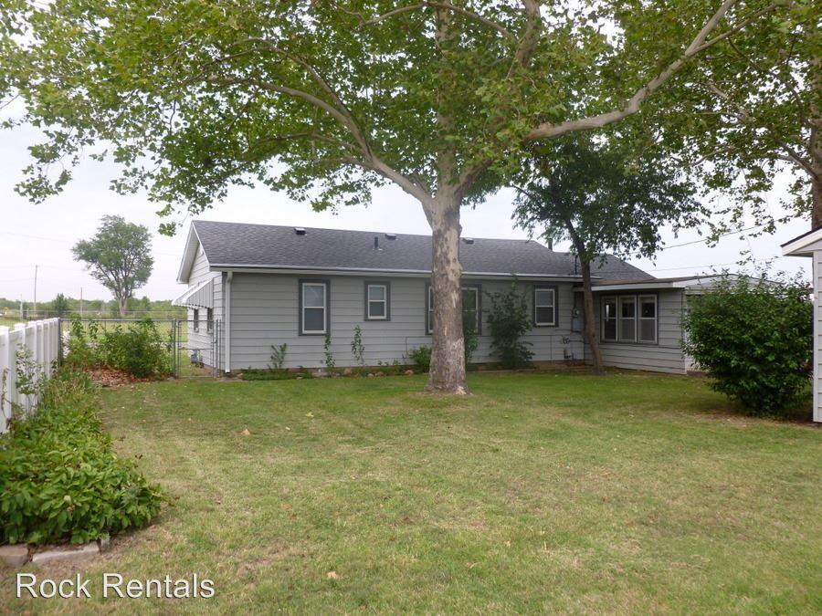 1801 Carey Blvd - Photo 3 of 19