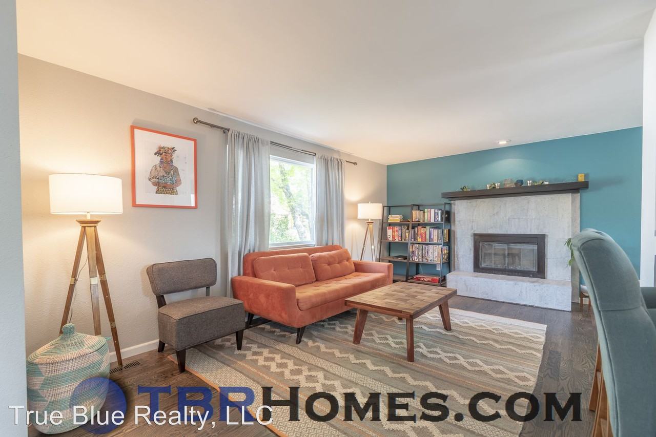 7254 Coors Ct - Photo 3 of 20