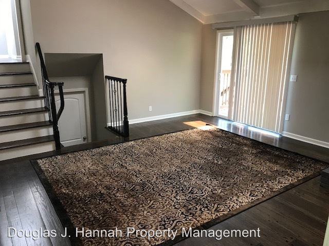 9601 Mission Rd - Photo 3 of 22