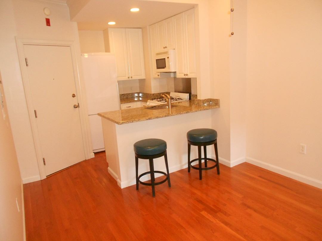 52 Burbank Street #8