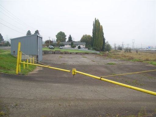 1638 Bishop Rd - Photo 3 of 4