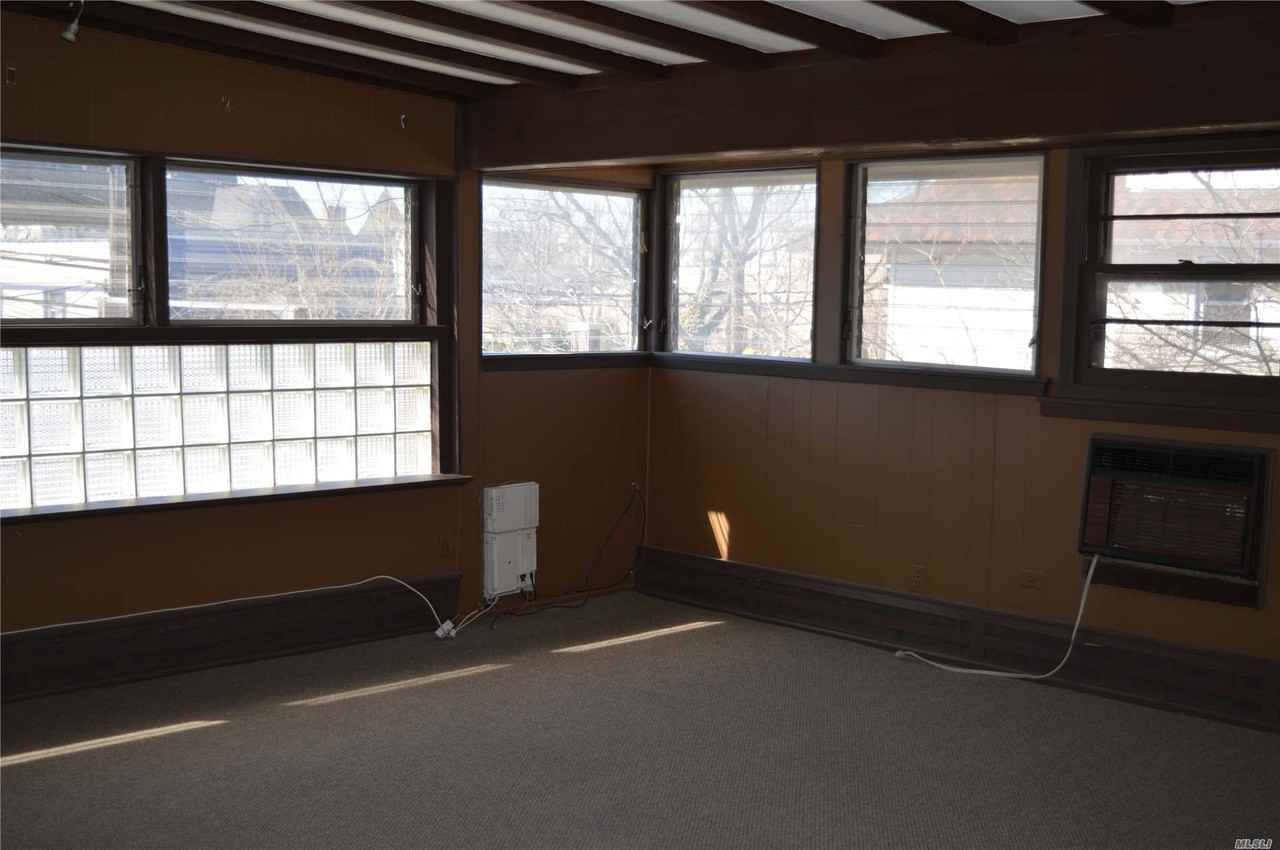 144 N Park Ave - Photo 3 of 6