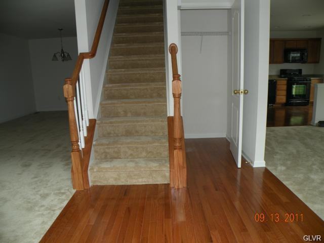 4154 Bunker Hill Dr N - Photo 3 of 22