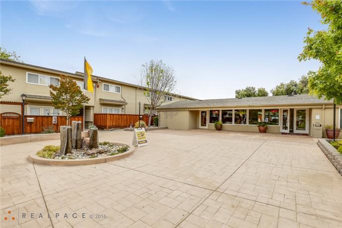 Washington Townhomes - Photo 2 of 15