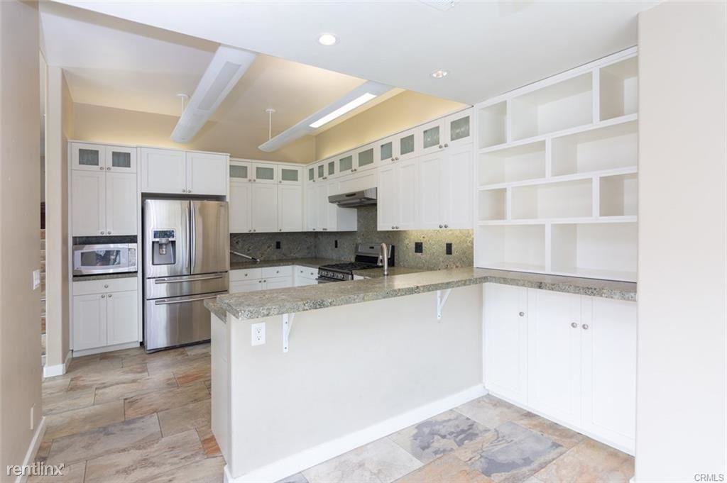 19237 Meadowood Cir - Photo 3 of 27