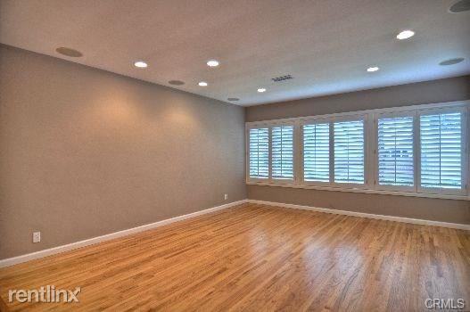 429 Seaward Rd - Photo 3 of 25