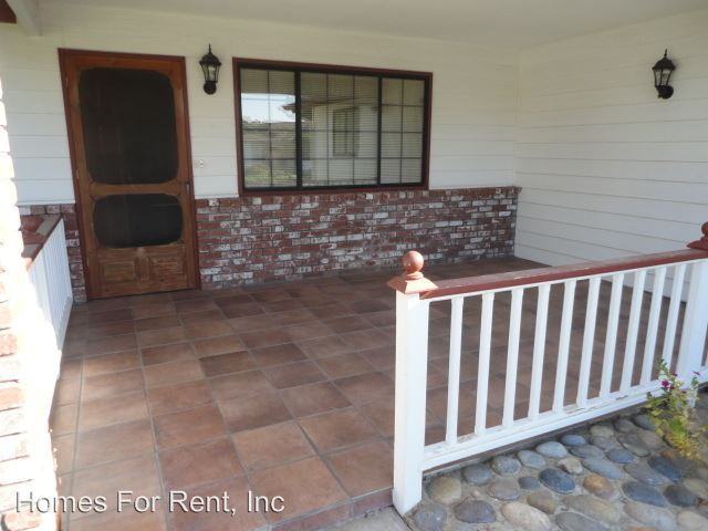 2304 W Garden Ave - Photo 2 of 13