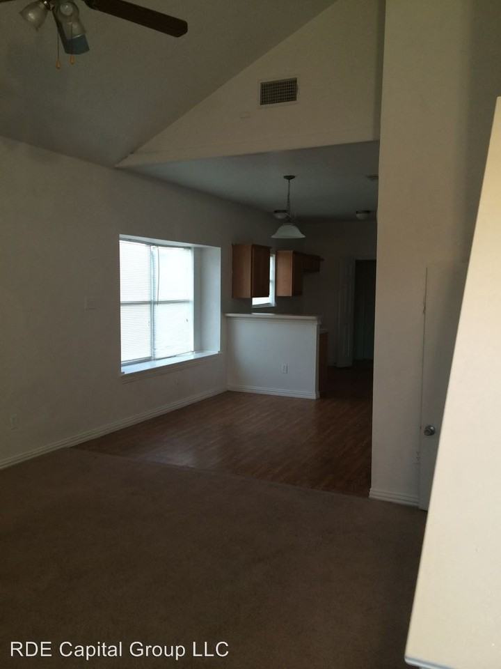 715 Brookhaven Dr - Photo 3 of 5