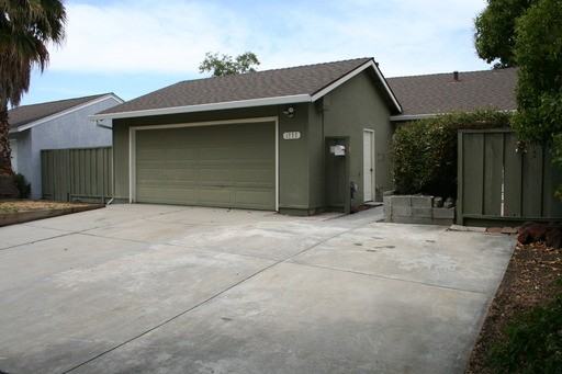 1777 Daniel Maloney Dr - Photo 2 of 9