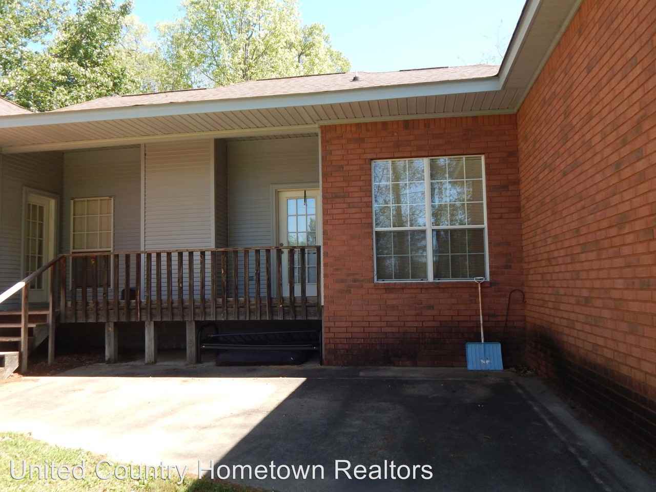 105 Maple Ct - Photo 3 of 3