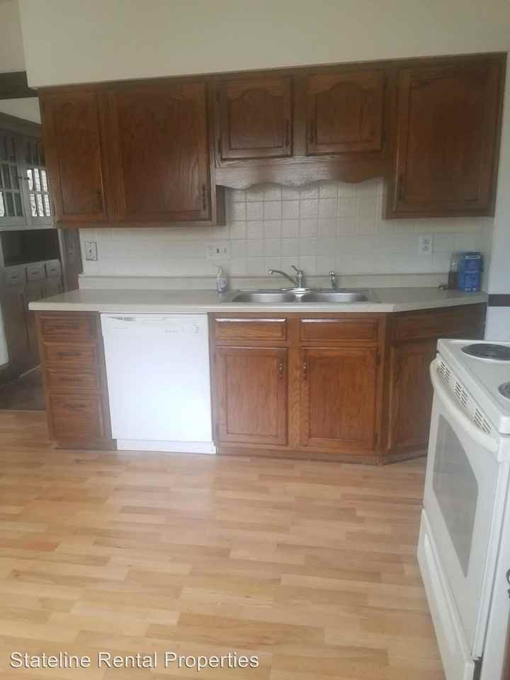 127 Summit St - Photo 2 of 5