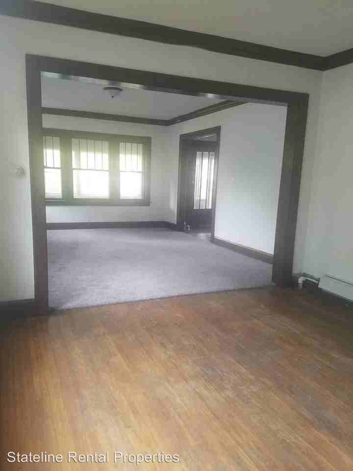 127 Summit St - Photo 3 of 5