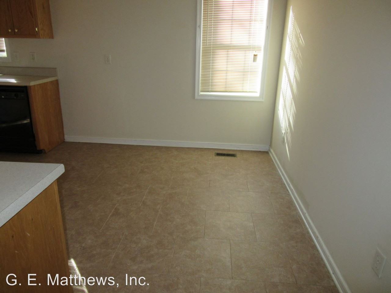 11121 Crystalwood Ct - Photo 3 of 4