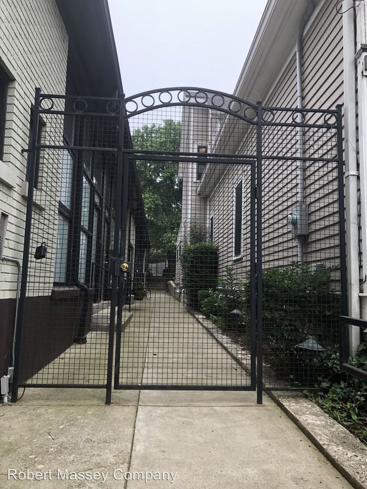 1110 Baxter Ave #6 - Photo 3 of 21