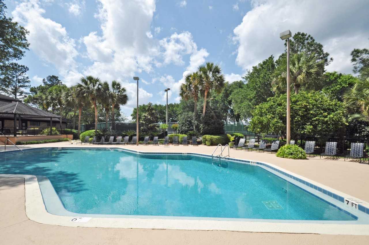 The Laurels - Photo 2 of 21