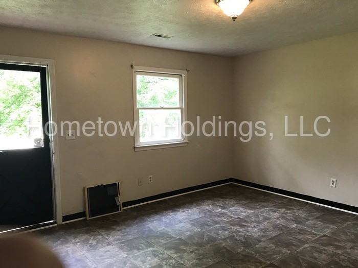 509 20th St NW - Photo 3 of 9