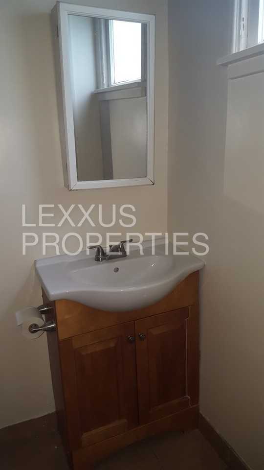 637 1/2 W 3rd St #8 - Photo 3 of 4