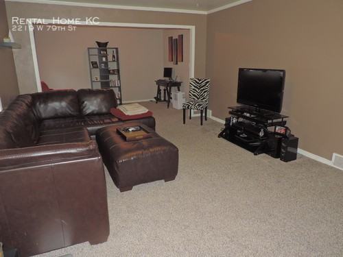 2219 W 79th St - Photo 2 of 22